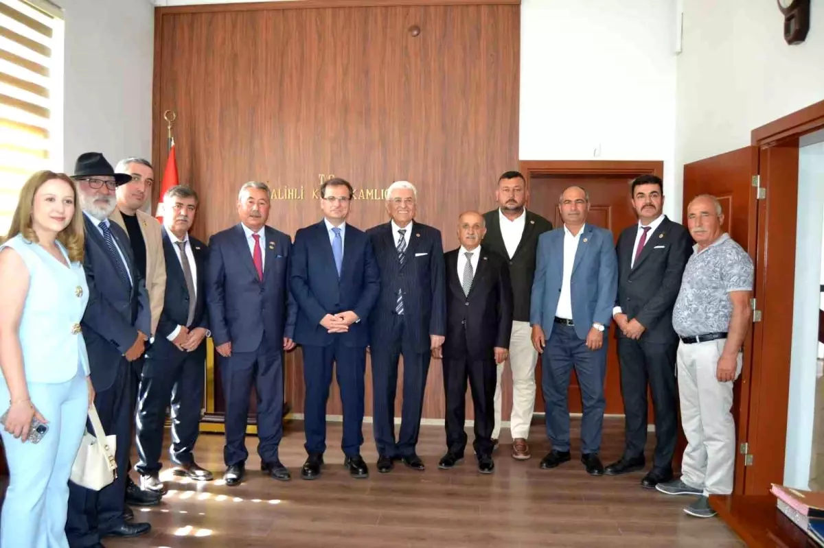 Muhtarlar Federasyonu Genel Başkanı Salihli’de Temaslarda Bulundu
