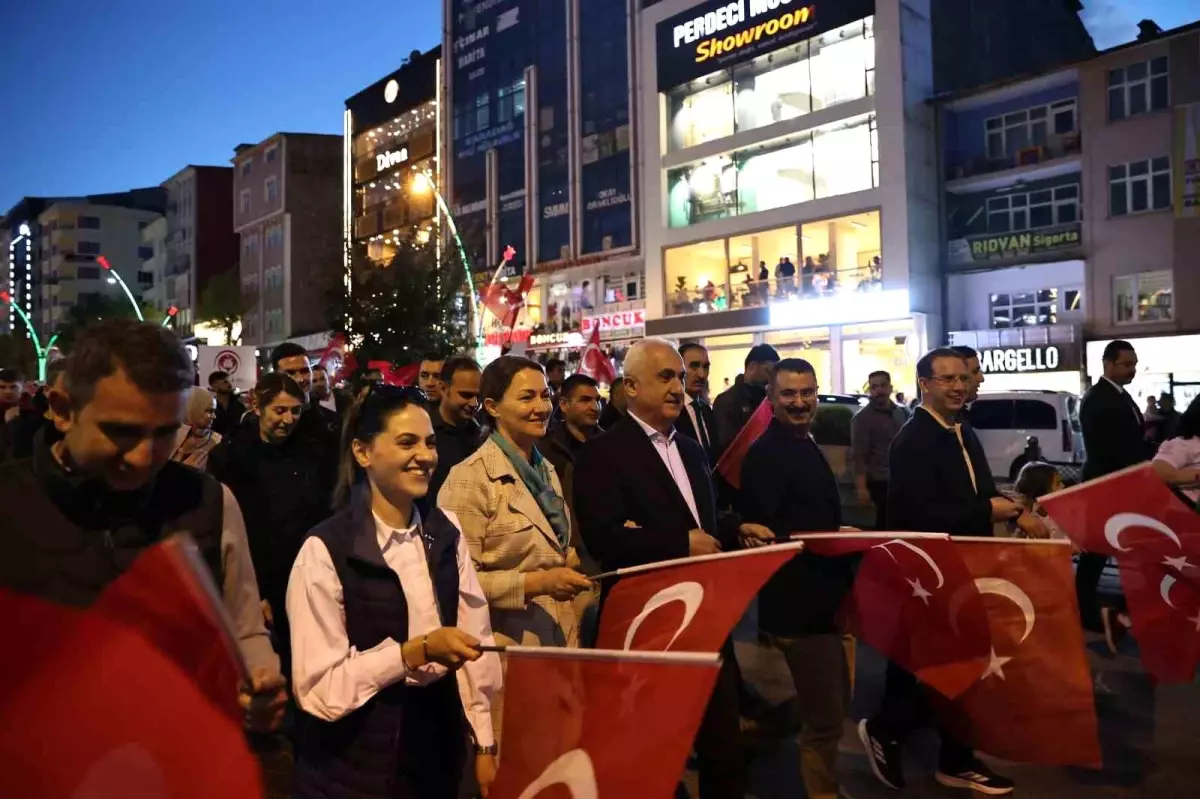 Muş’ta meşaleli gençlik yürüyüşü düzenlendi