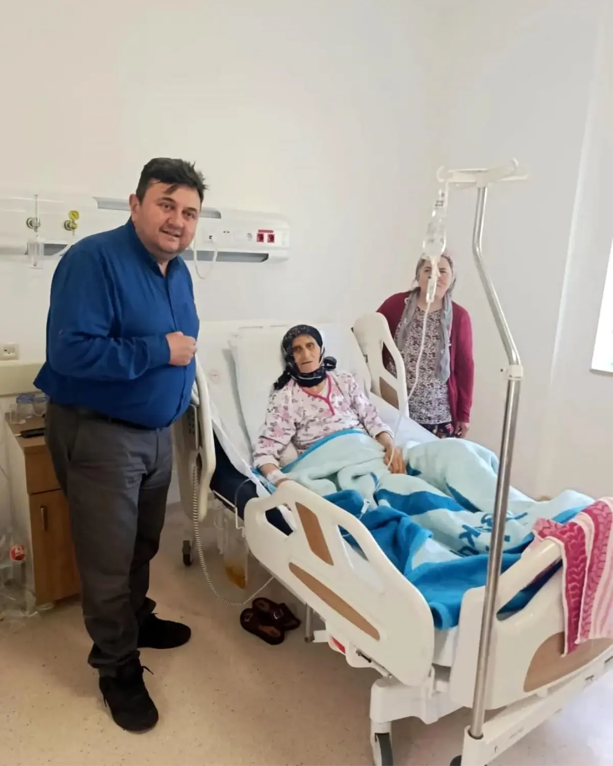 Nejat Gülmez Anneler Günü’nde Hastaları Ziyaret Etti
