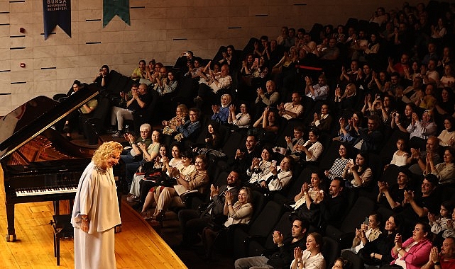 Nilüfer Senfoni Orkestrası birinci konserinde Gülsin Onay’ı ağırladı