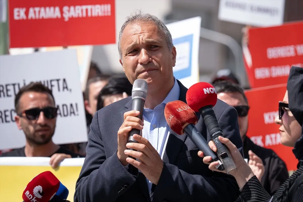 Öğretmen Adaylarından Atama Talepleri