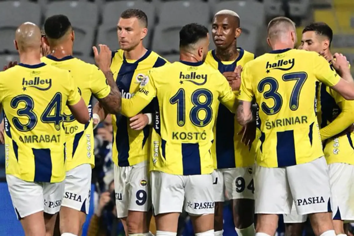 Olaylı maçta Kanarya’dan kritik galibiyet! Fenerbahçe, RAMS Başakşehir’i 4 golle devirdi