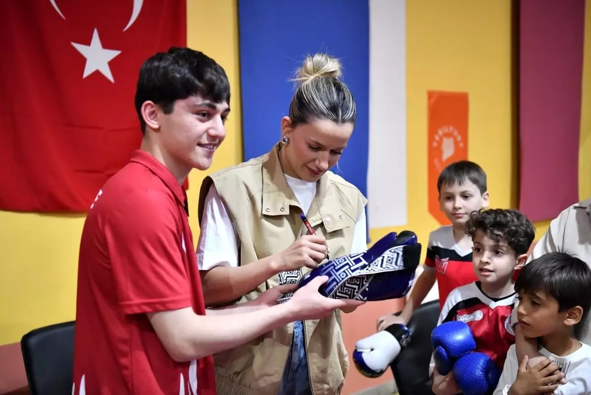 Olimpiyat İkincisi Hatice Akbaş, Genç Atletlerle Buluştu