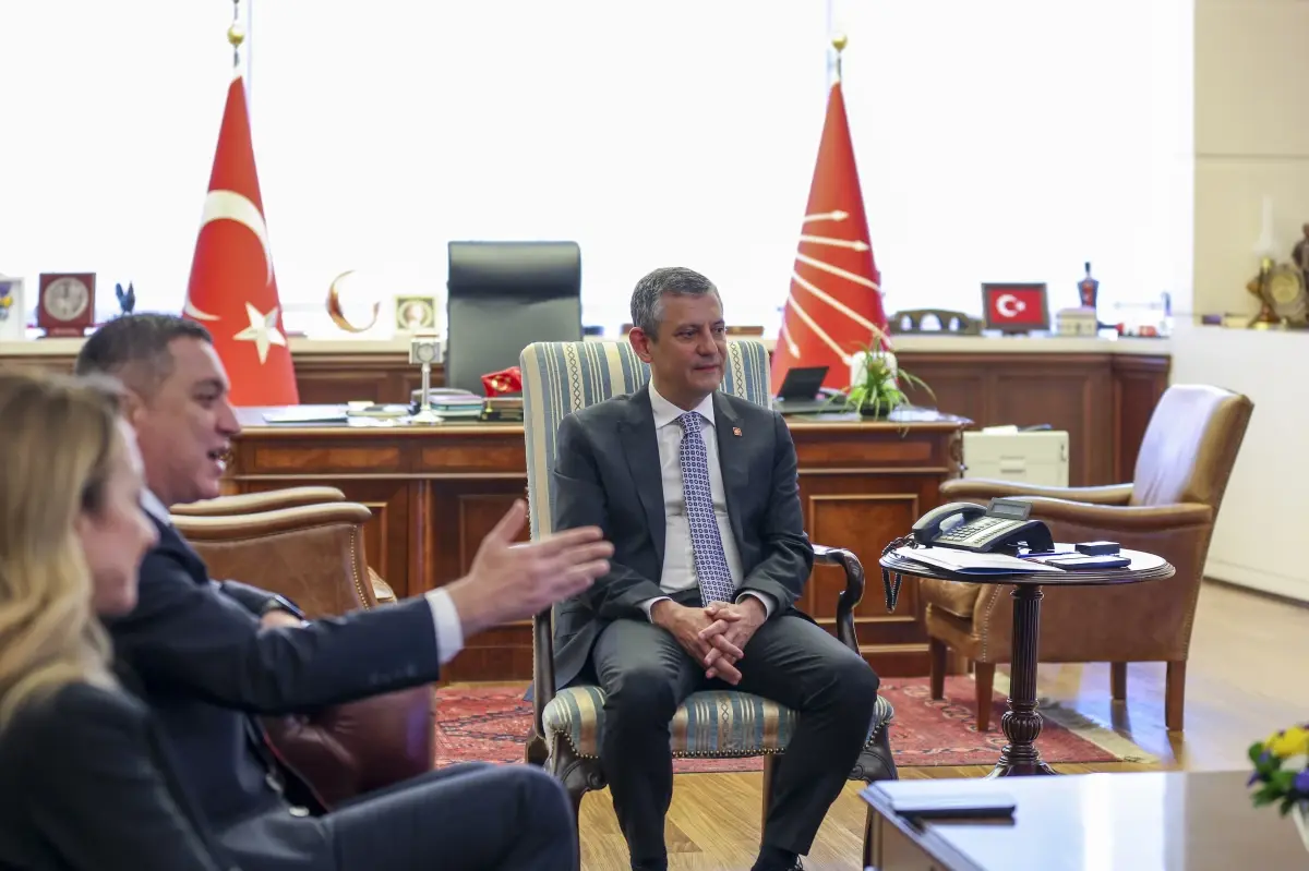 Özgür Özel, Barolar Birliği Lideri ile Görüştü