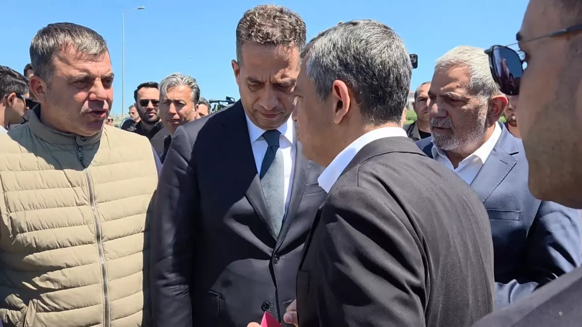 Özgür Özel, İmamoğlu’nu Ziyaret Etti