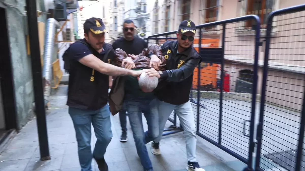 Özgür Özel’e yumruklu saldırıyı gerçekleştiren kuşkulu gözaltına alındı / Ek bilgiyle