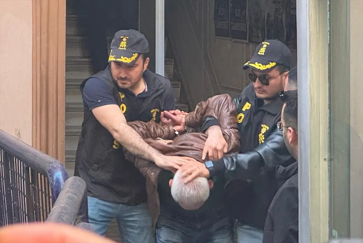 Özgür Özel’e Yumruklu Taarruz