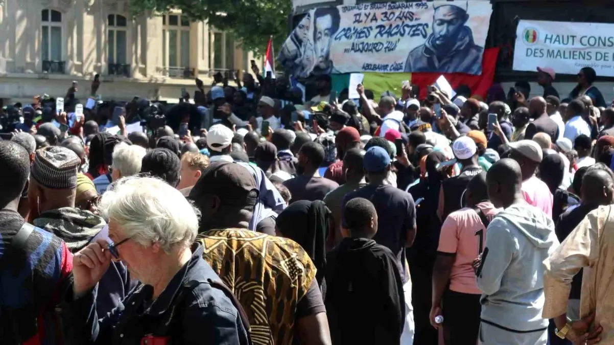 Paris’te Aboubakar Cisse İçin Sessiz Protesto
