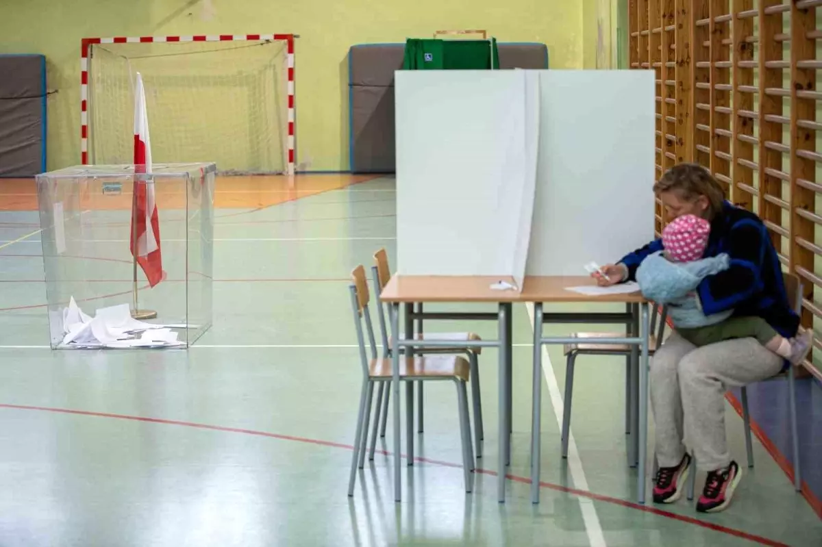 Polonya’da Cumhurbaşkanlığı Seçimleri Başladı