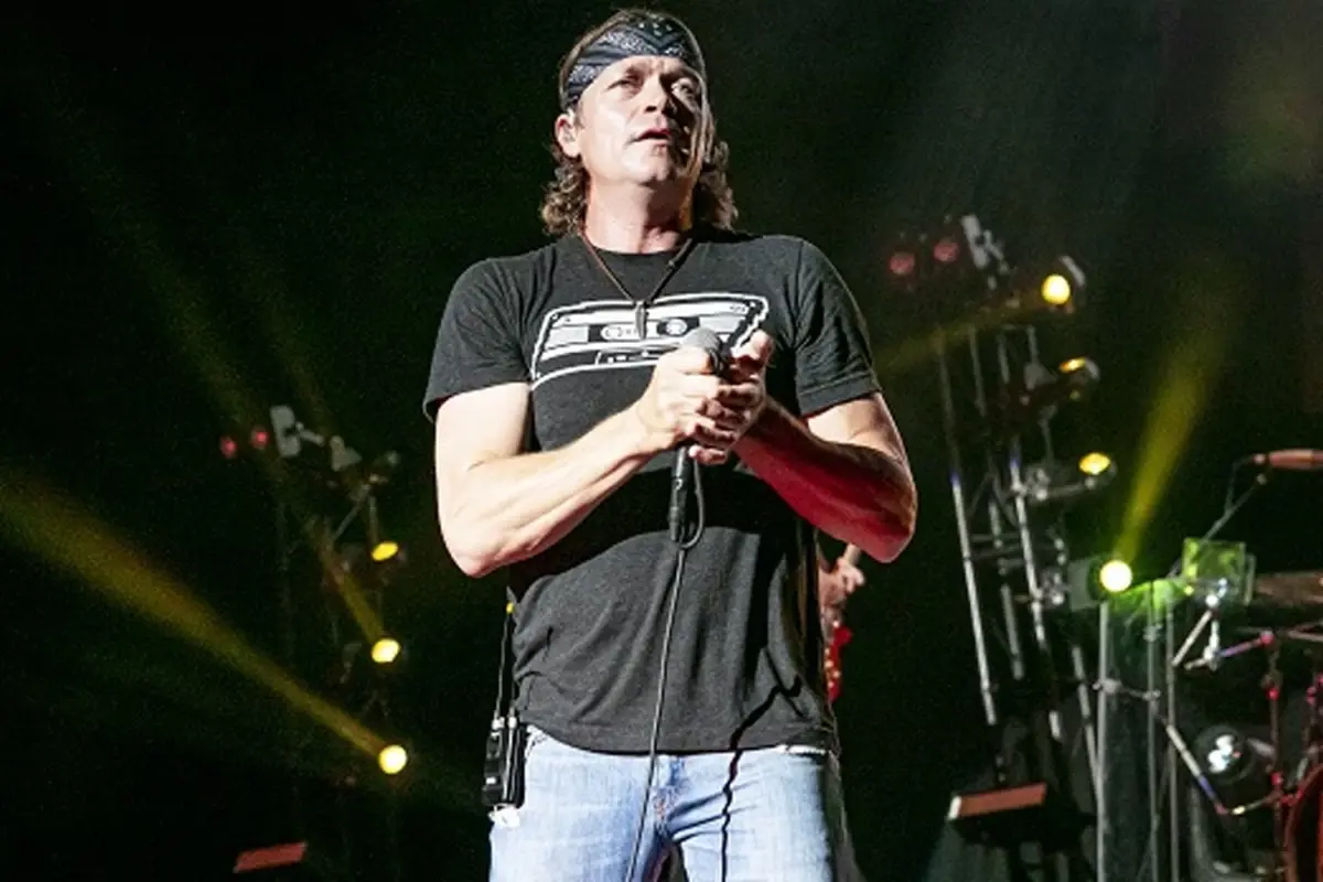 Rock dünyasından makûs haber! Brad Arnold dördüncü evre kanser