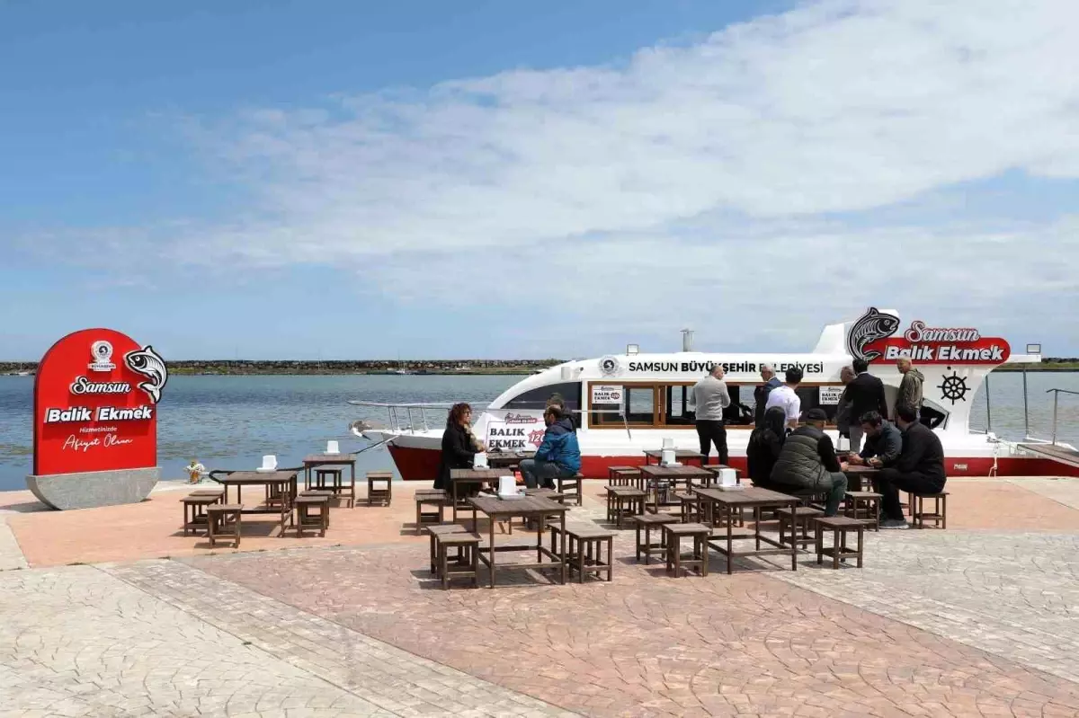 Samsun’da Balık-Ekmek Teknesi Hizmete Açıldı