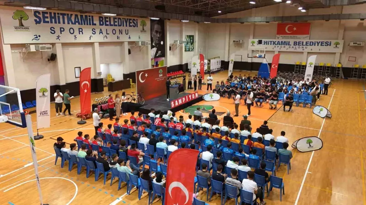 Şehitkamil’de başarılı sportmenler ödüllendirildi