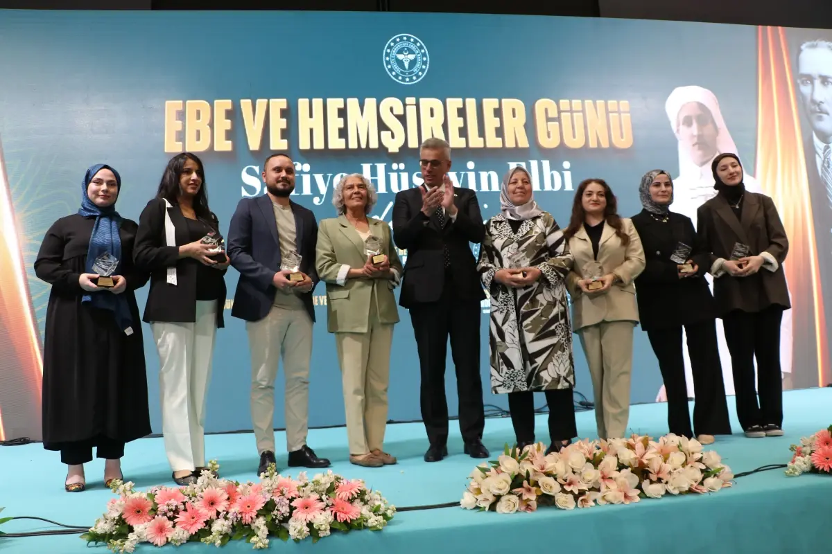Sıhhat Bakanı’ndan Doğal Doğum Kampanyası