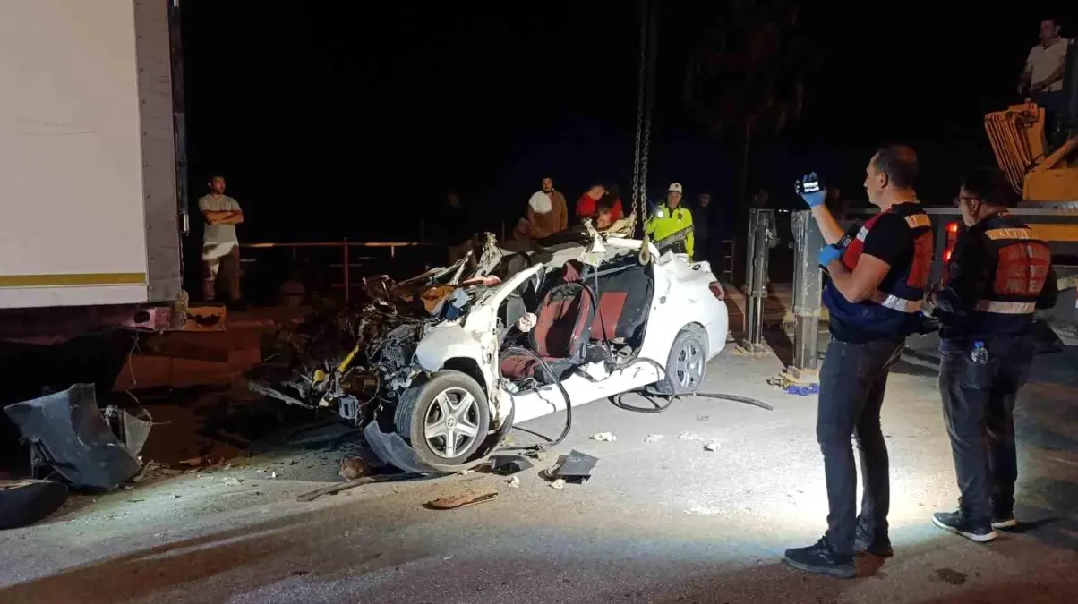 Silifke’de Arabanın Tıra Çarpması: 2 Meyyit
