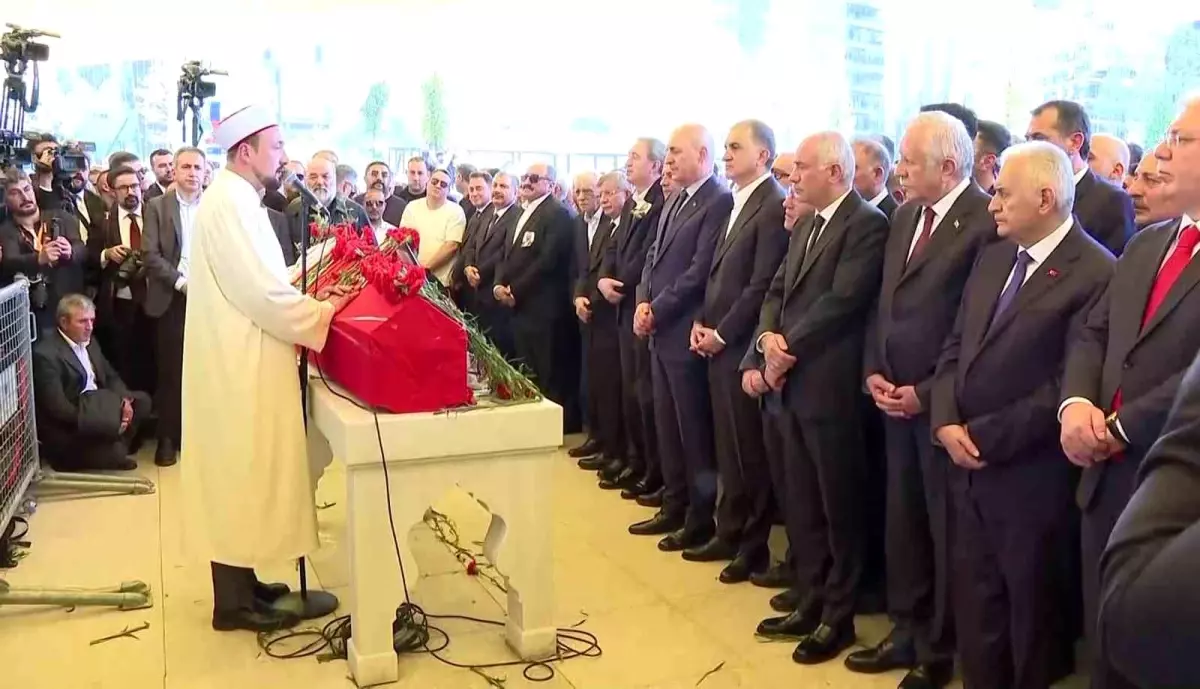 Sırrı Süreyya Başkan Son Seyahatine Uğurlandı