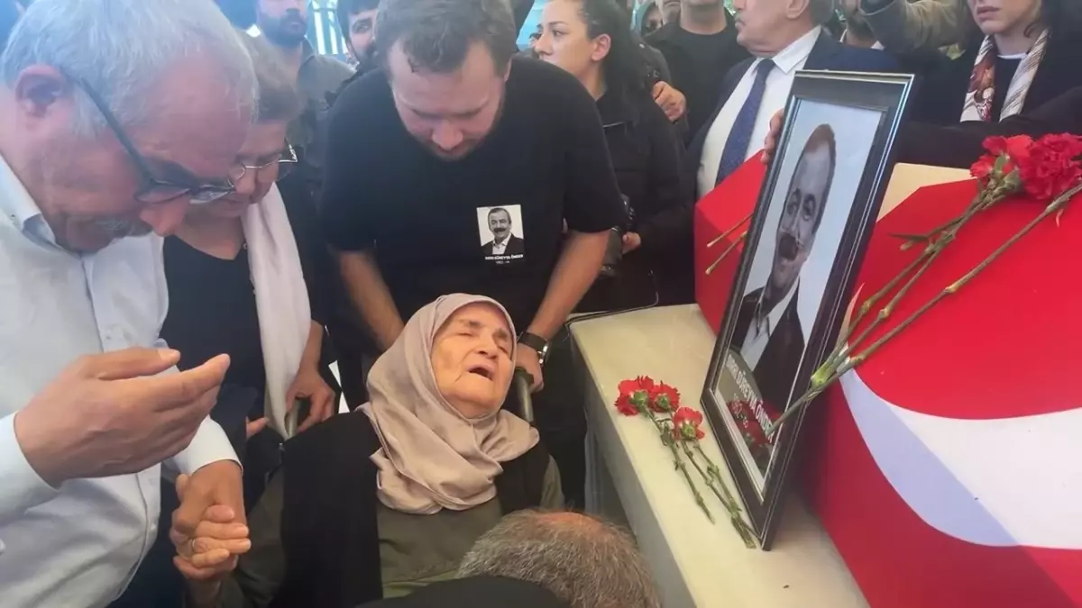 Sırrı Süreyya Öncü’nün Cenazesi