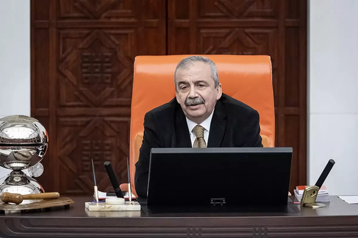 Sırrı Süreyye Lider renkli kişiliğiyle biliniyordu