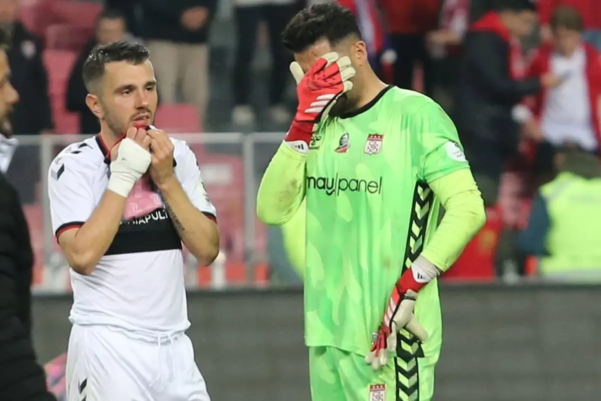 Sivasspor küme düştü, eski oyuncuları Emre Kılınç ıstıraptan yıkıldı