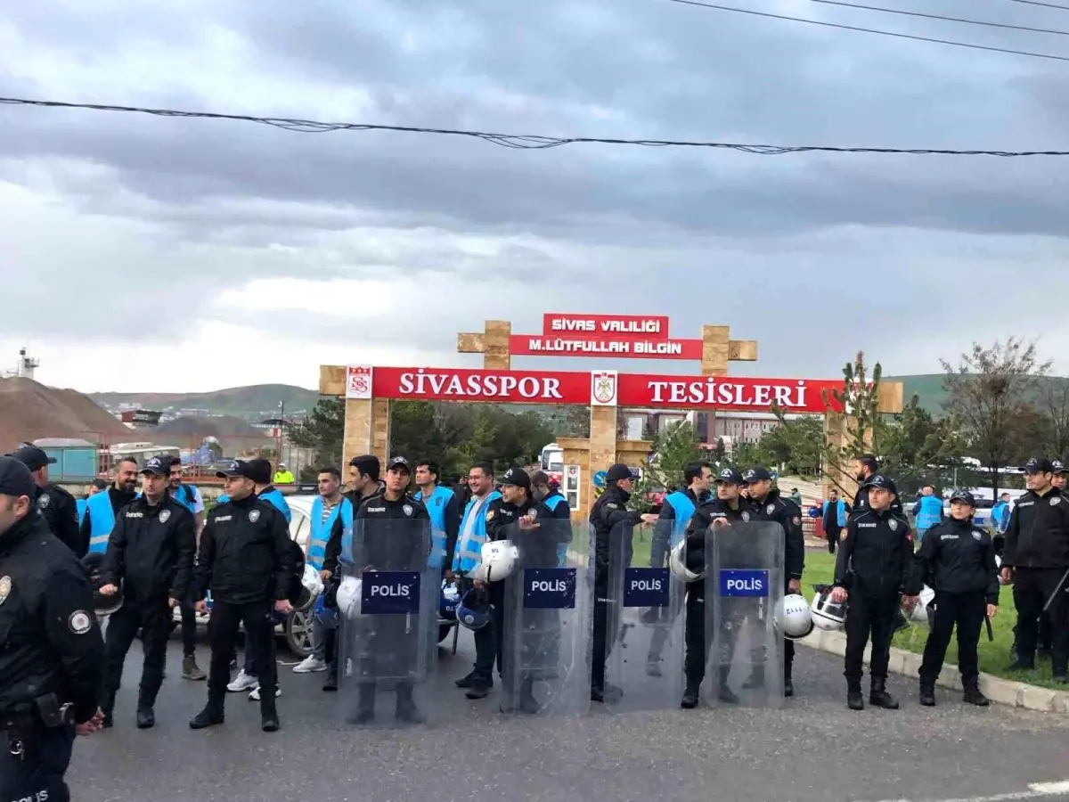 Sivasspor Taraftarı Kadrosu Protesto Etti