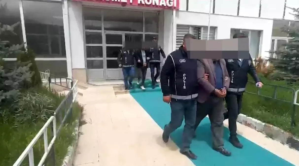 Sivas’ta 9 Kaçak Göçmen ve 2 Kaçakçı Yakalandı