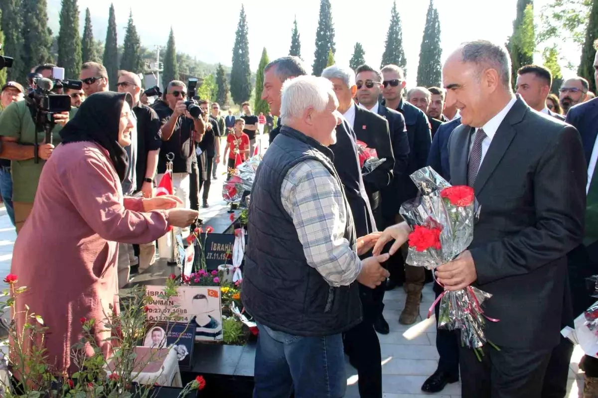 Soma faciasının 11. yılında 301 madenci mezarları başında anıldı