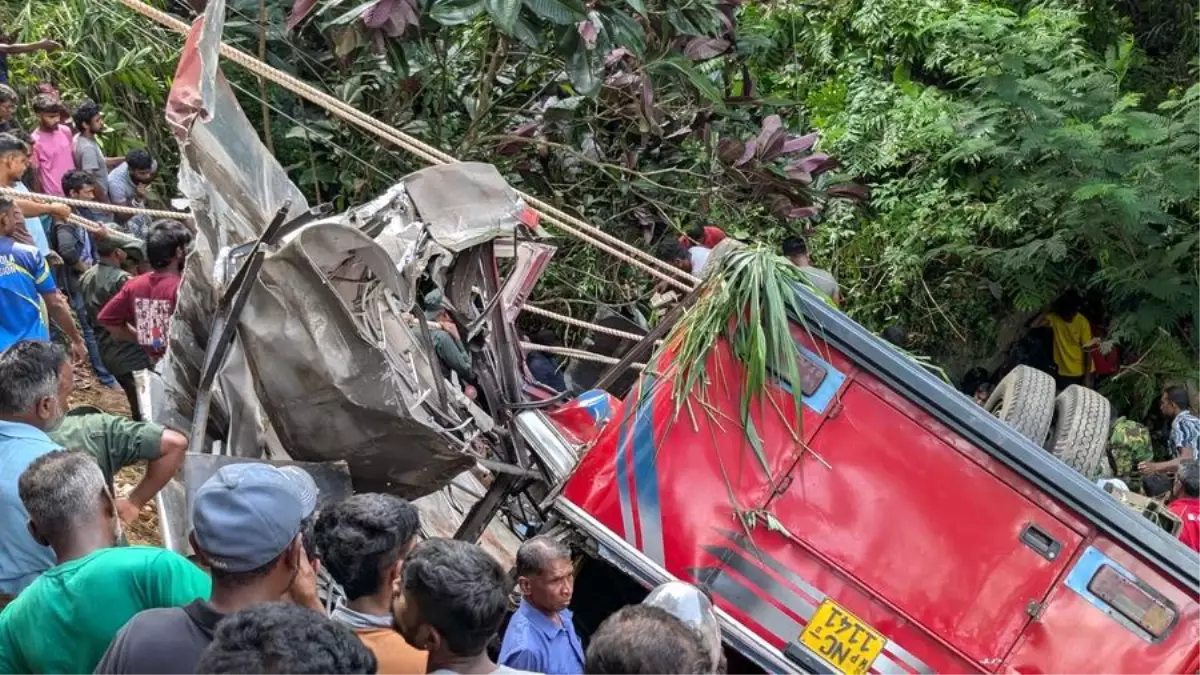 Sri Lanka’da Kazada 20 Meyyit