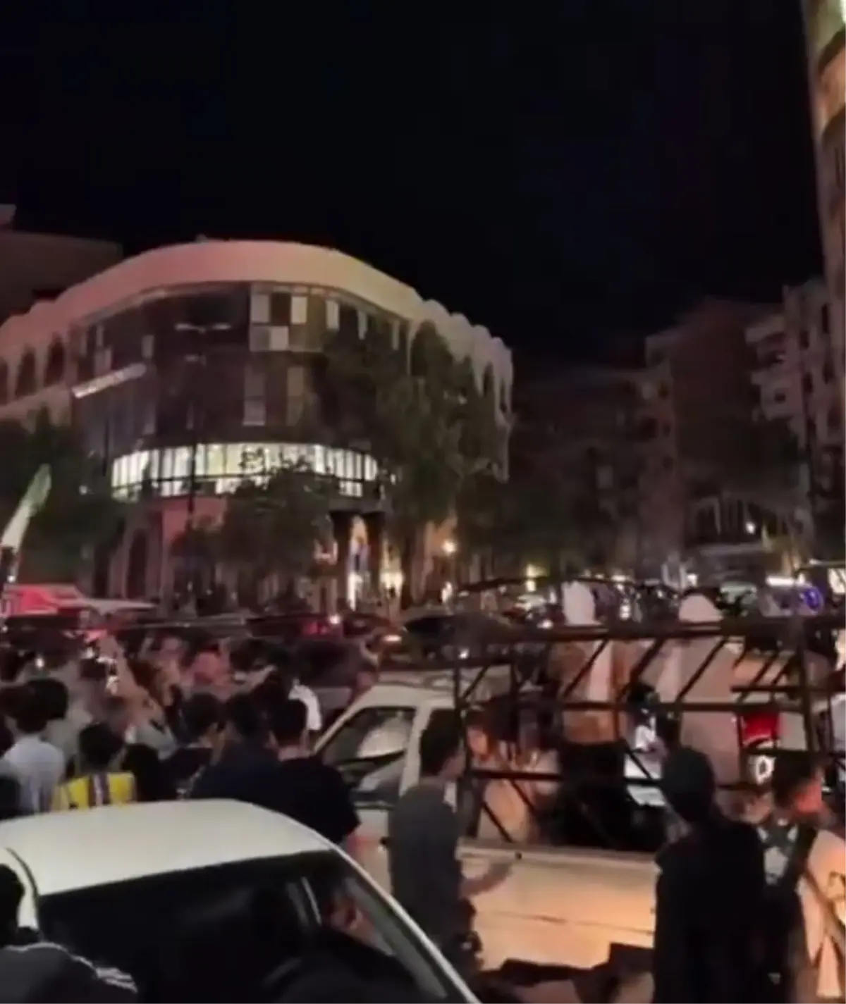 Suriye’de ABD’nin yaptırımları kaldırma kararı kutlandı