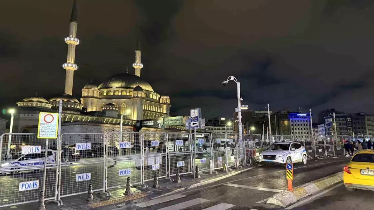 Taksim ve İstiklal Caddesi Trafiğe Açıldı
