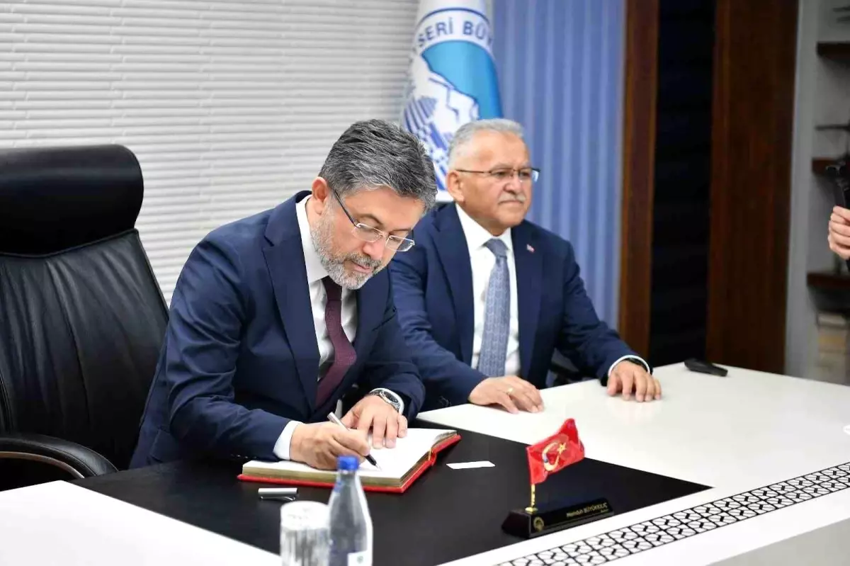 Tarım ve Orman Bakanı Yumaklı, Kayseri Büyükşehir Belediye Lideri Büyükkılıç’ı Ziyaret Etti