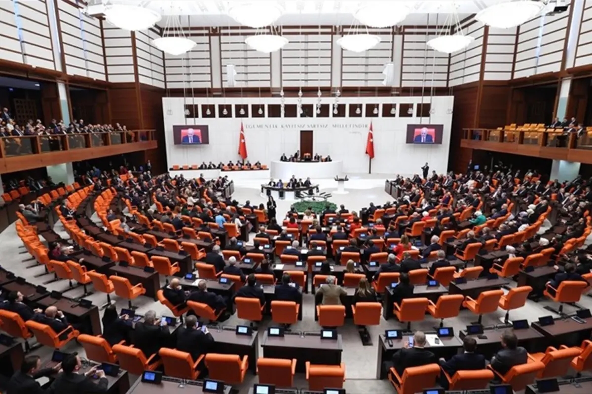 TBMM Genel Heyeti’nde kabul edildi! Devlet memurluğu için 35 yaş hududu aranacak