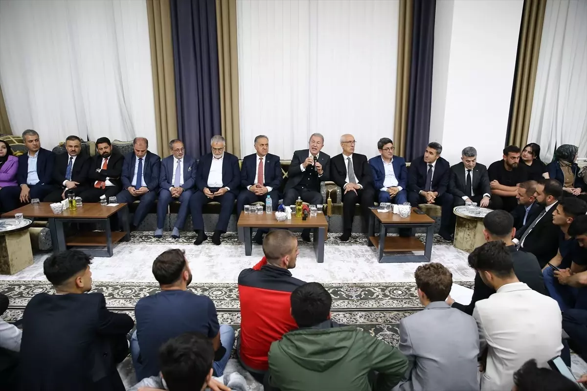 TBMM Milli Savunma Komisyonu Başkanı Akar, Bingöl’de gençlerle bir ortaya geldi Açıklaması