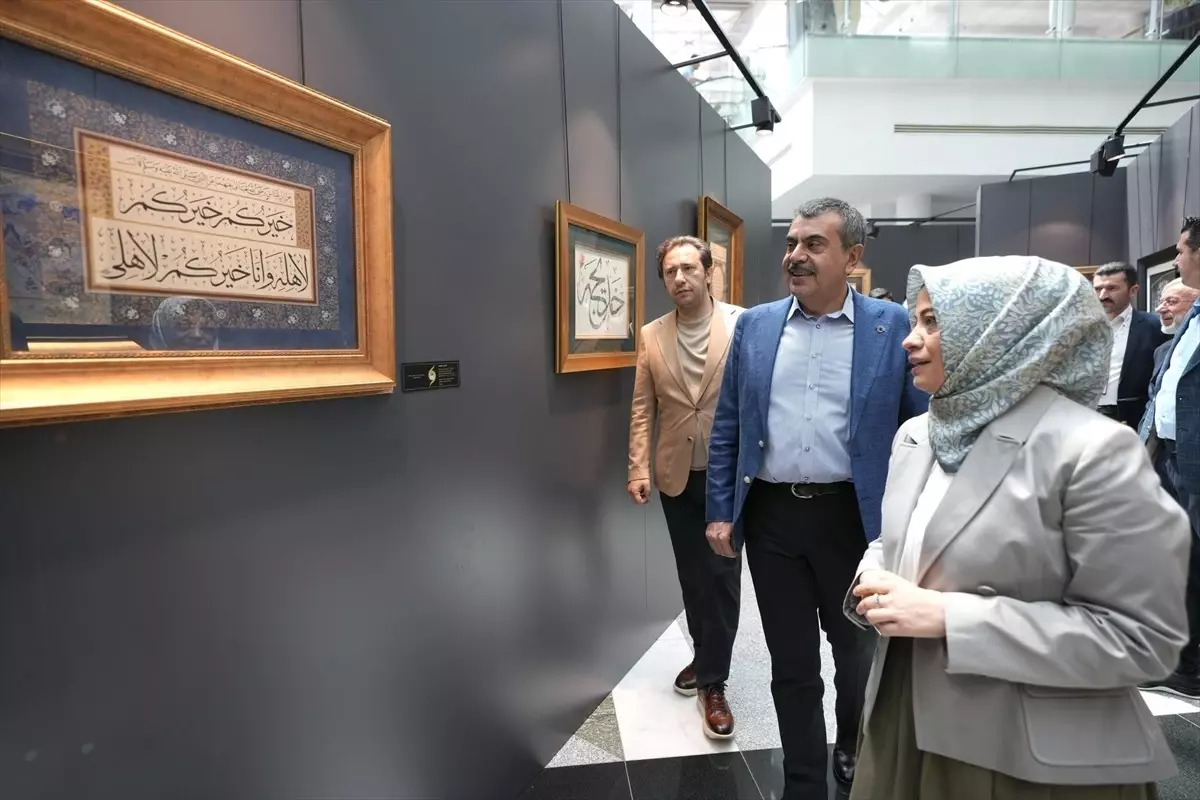 Tekin’den İslam Sanatları Fuarı’na Ziyaret