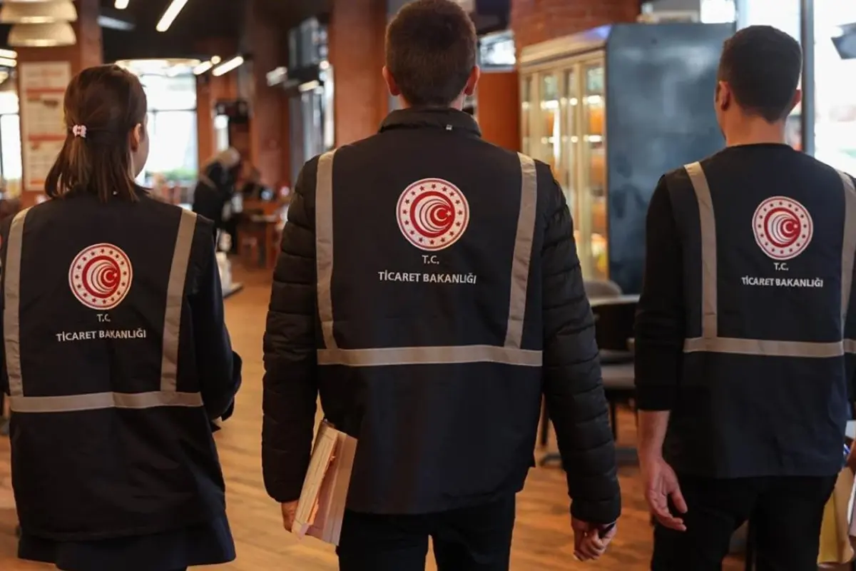 Ticaret Bakanlığı’ndan İnançsız Eser Uyarısı: Katlanabilir Masa ve Tabure Satışı Yasaklandı