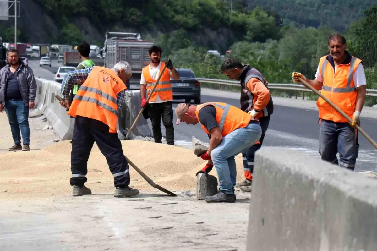 Tır Kazası Ulaştırmayı Aksattı