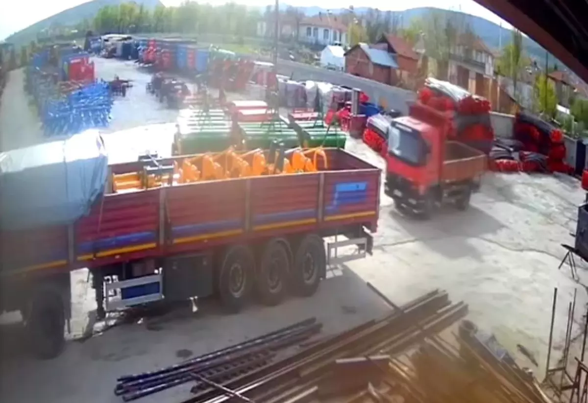 Tokat’ta Park Halindeki Kamyonet Apansız Hareket Etti