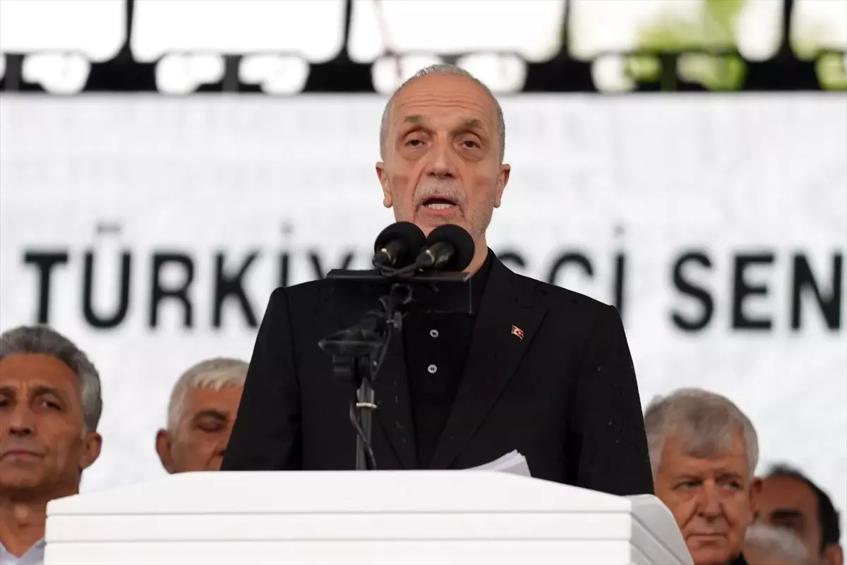TÜRK-İŞ, 1 Mayıs’ı Kartal’da Kutladı