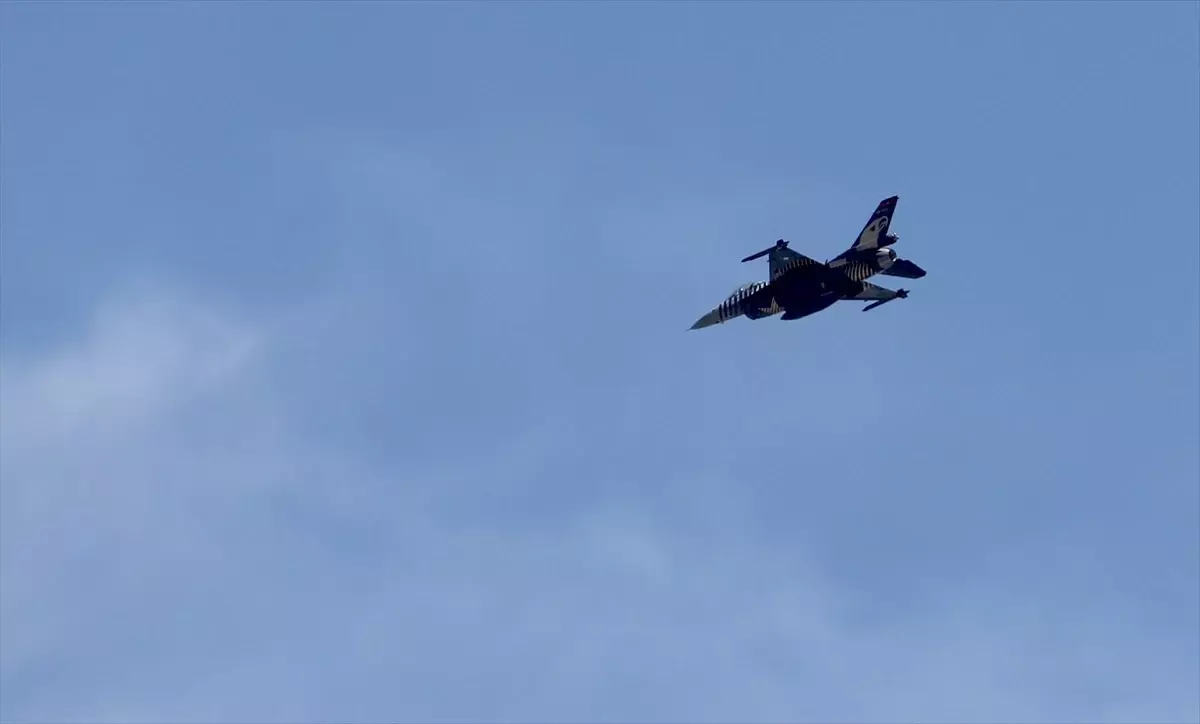 Türk Yıldızları ve SOLOTÜRK’ten Samsun’da Prova Uçuşu