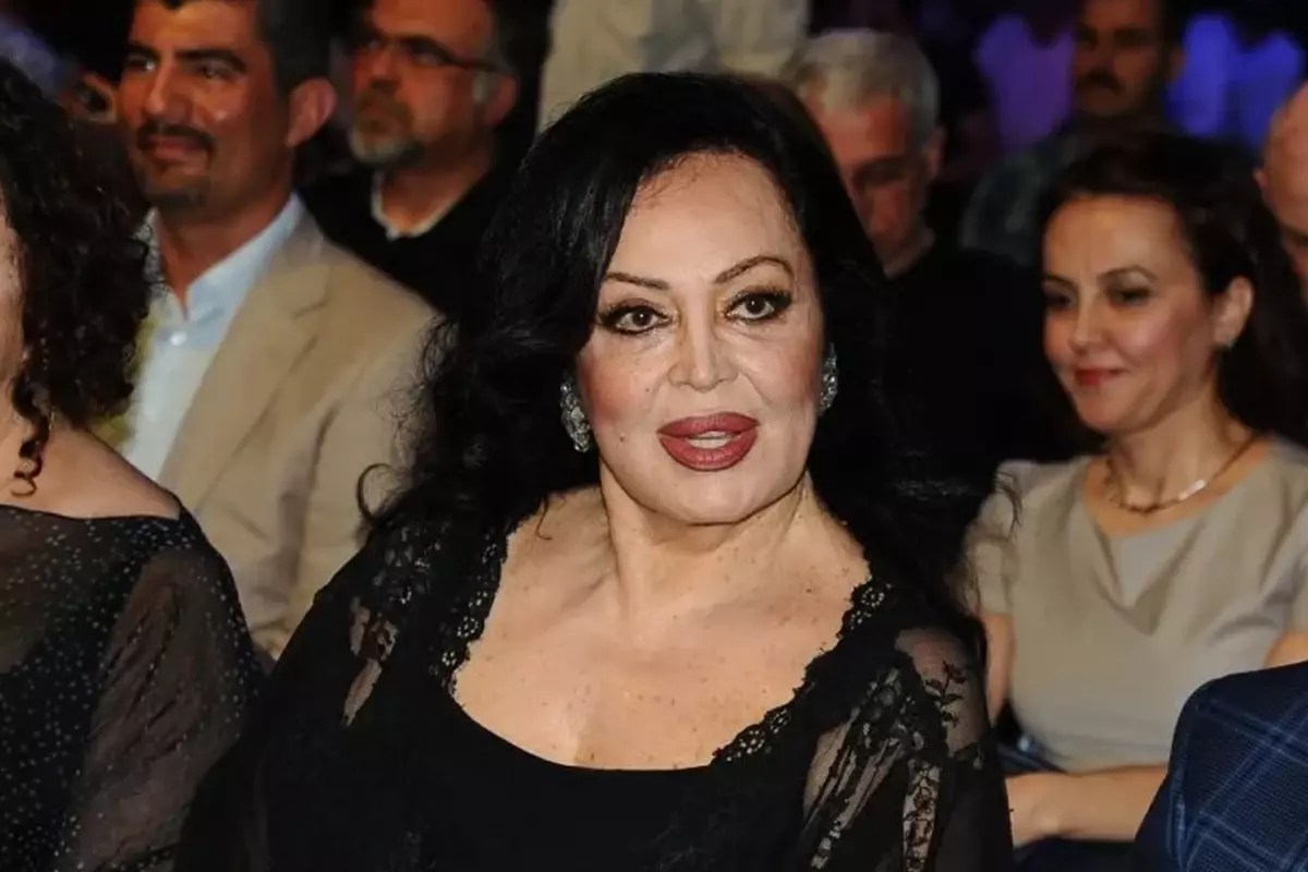 Türkan Şoray’ın duygusal anları: Ağlamamak için kendimi sıkıntı tutuyorum