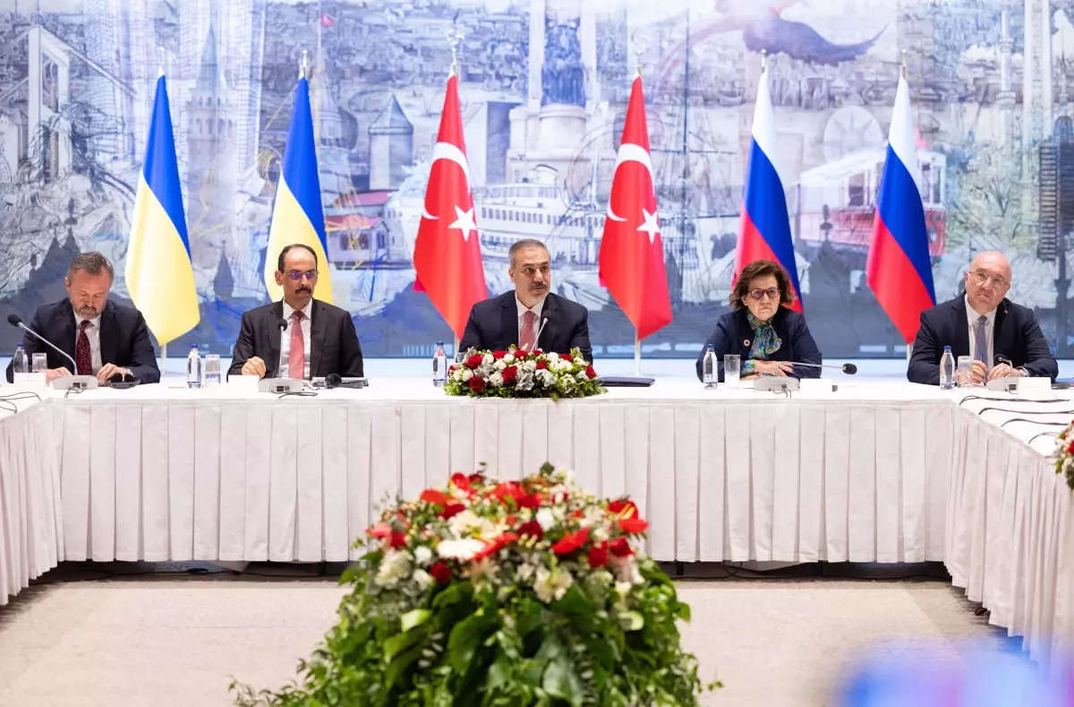 Türkiye-Rusya-Ukrayna Üçlü Toplantısı Başladı