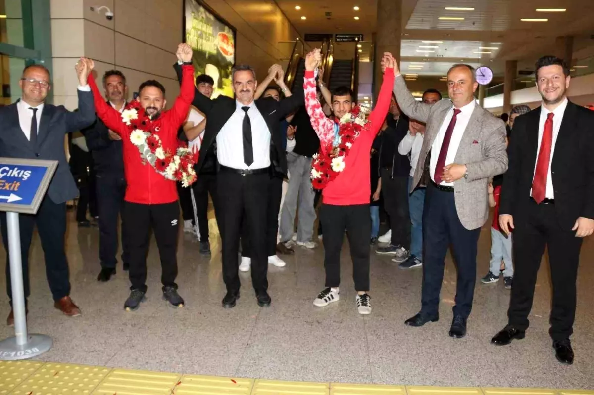 Ulusal Halterci Ramazan Efe Yılmaz, Dünya Şampiyonasından Madalyalarla Döndü