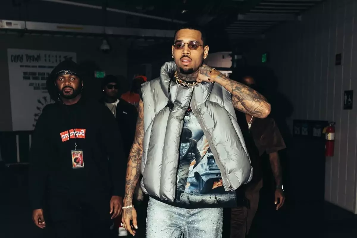 Ünlü müzikçi Chris Brown tutukladı