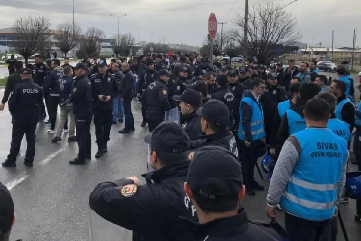 Üstün Lig’in esaslı ekibine şok protesto: Taraftar tesisi bastı