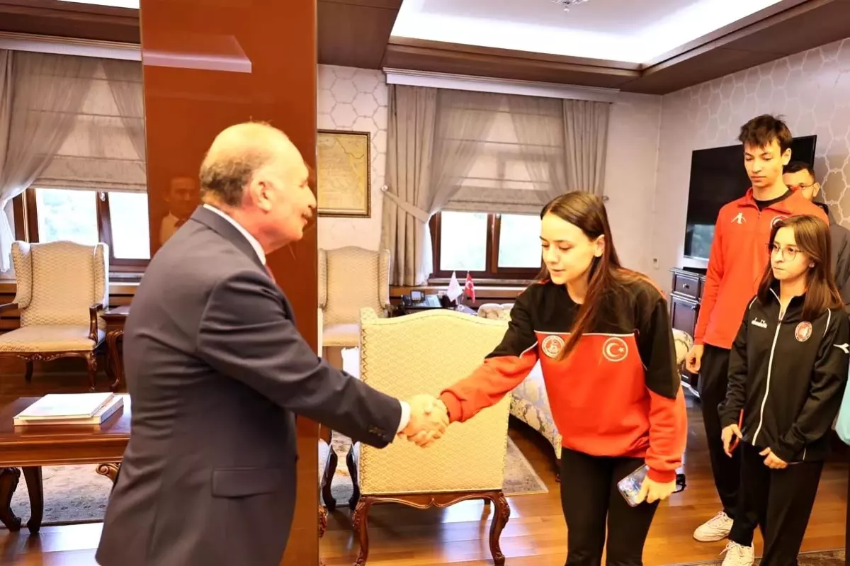 Vali Çalgan’dan Başarılı Atletlere Tebrik