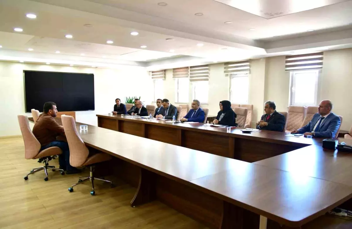 Vali Çiçek, Halk Günü Toplantılarıyla Vatandaşları Dinliyor
