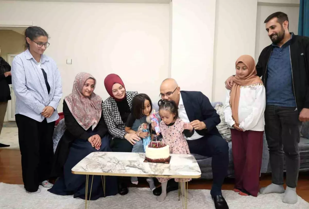 Vali Koç’tan Ebrar’a Doğum Günü Ziyareti