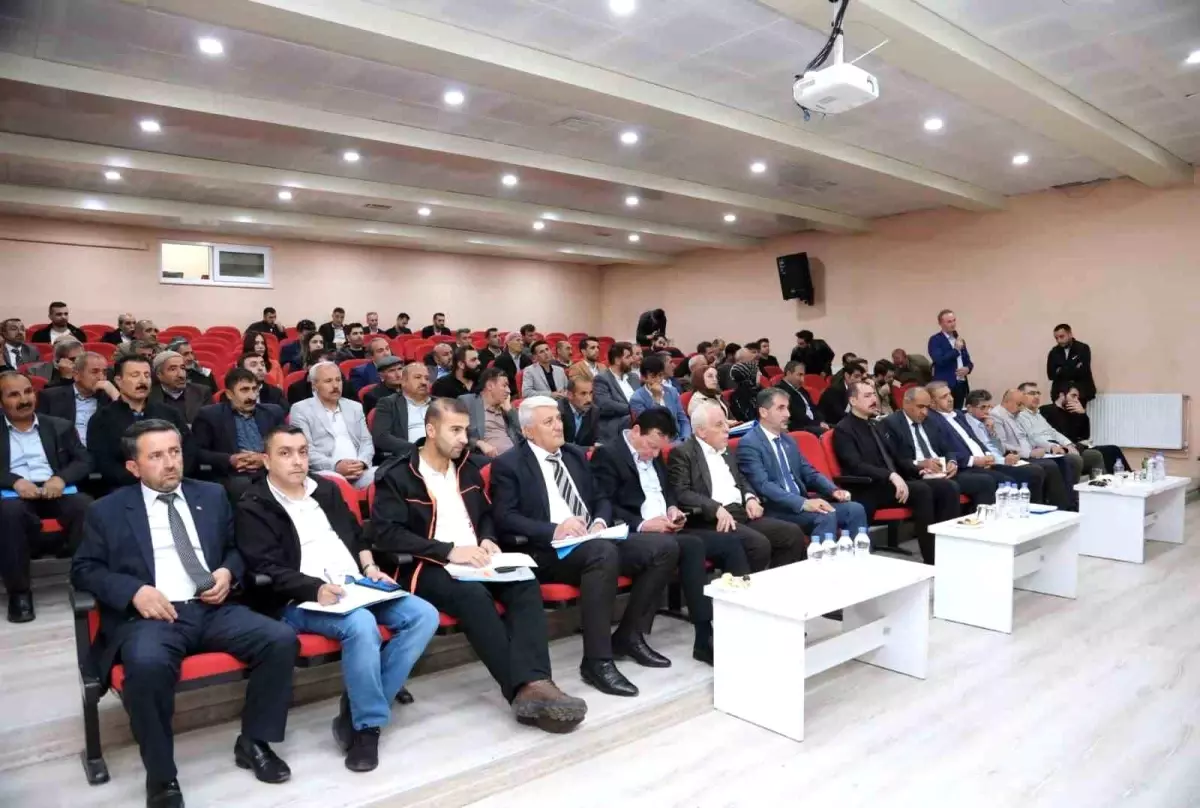 Van’da Muhtarlarla Problemler ve Tahlil Yolları Tartışıldı