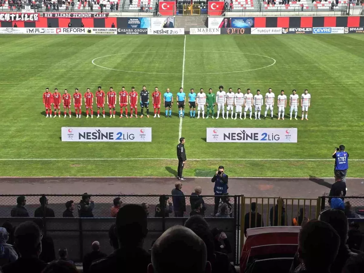 Vanspor FK, Karaman FK’yi 4-1 Yendi