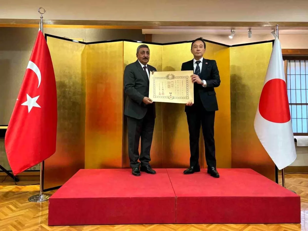 Yalçın Mumcu’ya Japon Nişanı