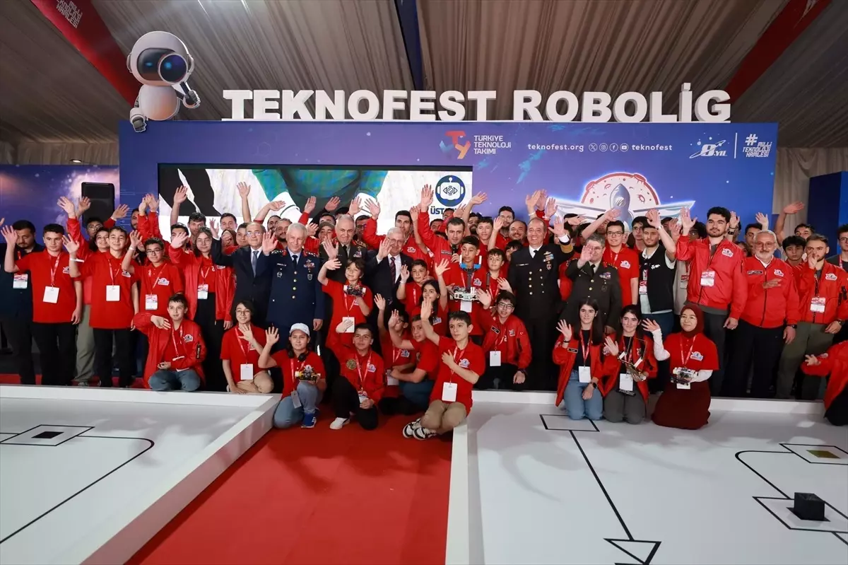 Yaşar Güler TEKNOFEST’te Gençlerle Bir Ortaya Geldi