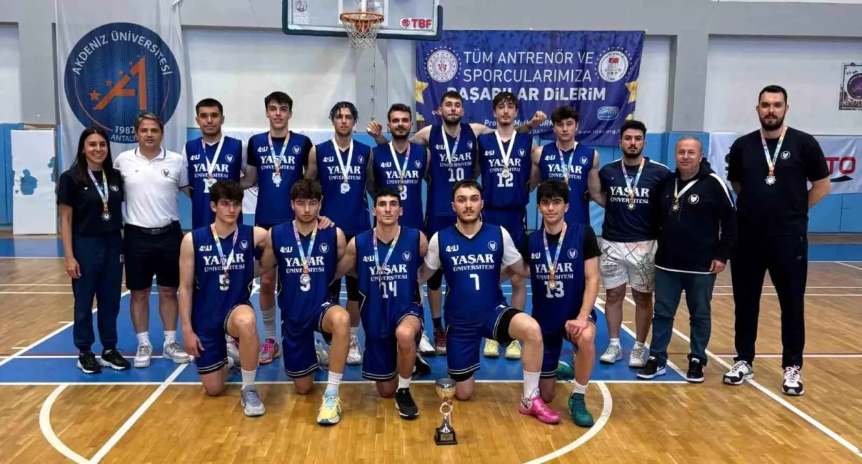 Yaşar Üniversitesi Basketbol Ekibi Harika Lig’e Yükseldi